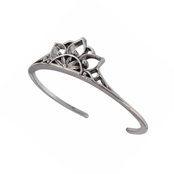 UshopTwo Jewelry - Floral Cuff Bracelet Open End Silver Tone Metal